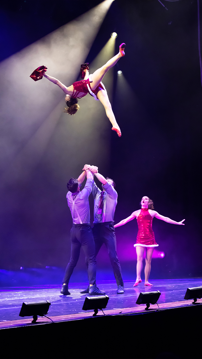 A Magical Cirque Christmas Broadway at The National